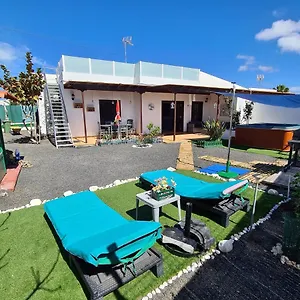 https://villa-luxury-playa-blanca.in-canary-islands.com